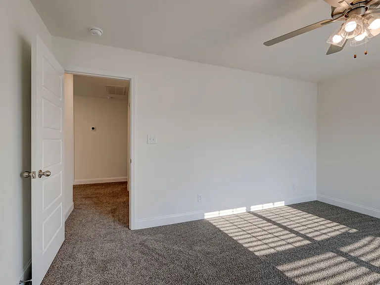 1385 Harmon Ln — Photo 7