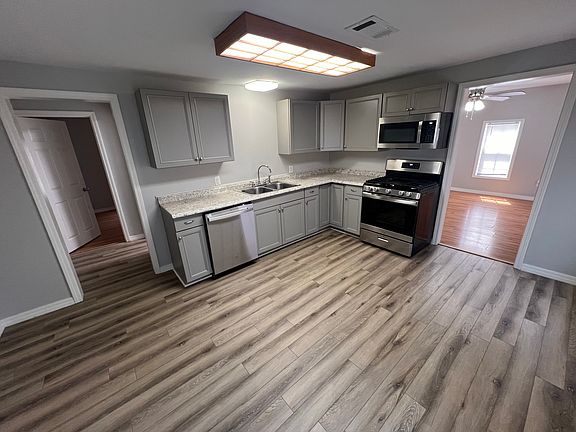2nd image of 820 N Detroit Ave