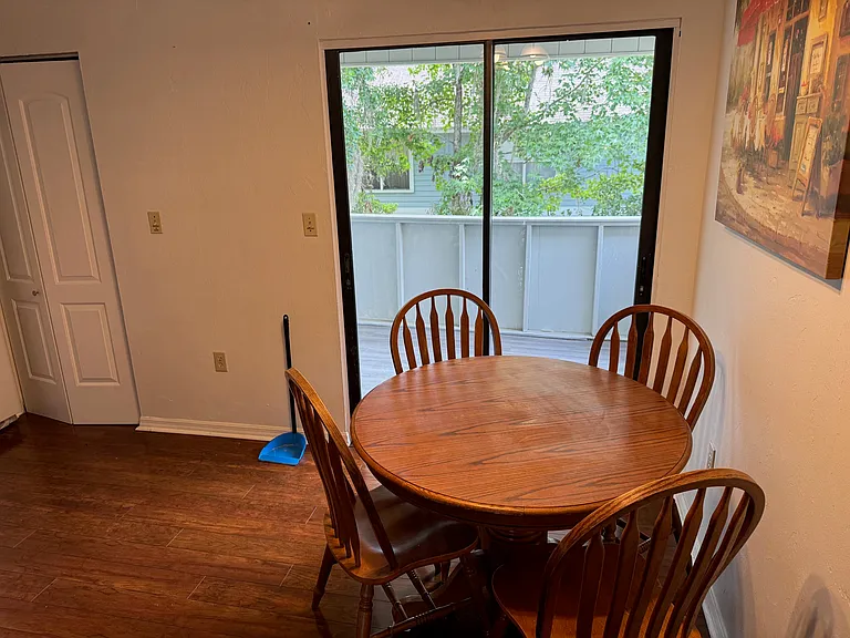 625 SW 10th Ln #4 — Photo 2