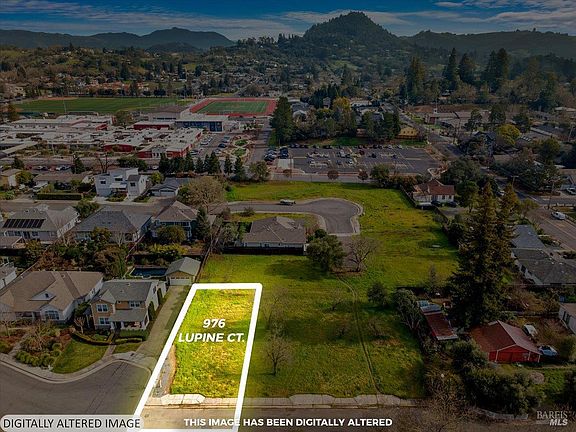 3rd image of 976 Lupine Court