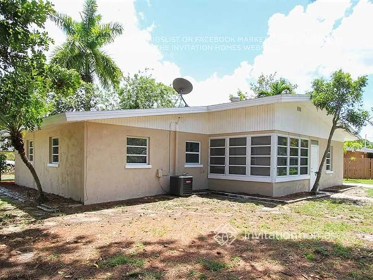 2449 Chandler Ave — Photo 13