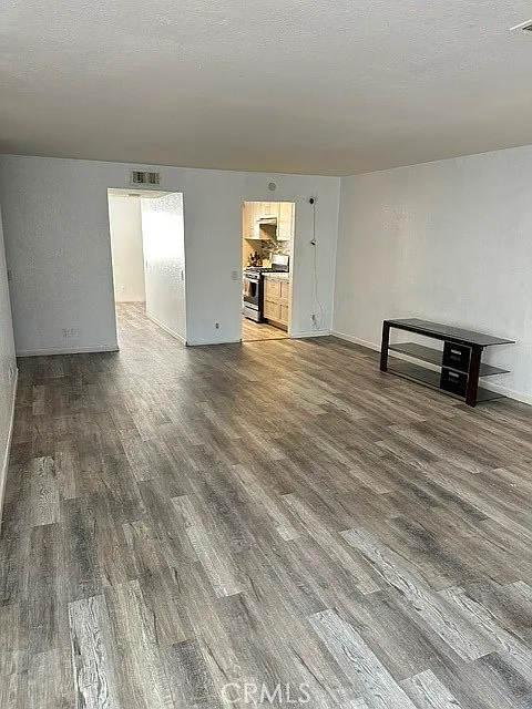 Building Photo - 10215 Variel Ave #11
