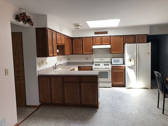 5th image of 16443 Morgan Ln