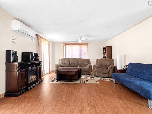 3rd image of 22 Maple Ln