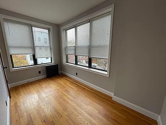 5th image of 2417 28th St APT 3A