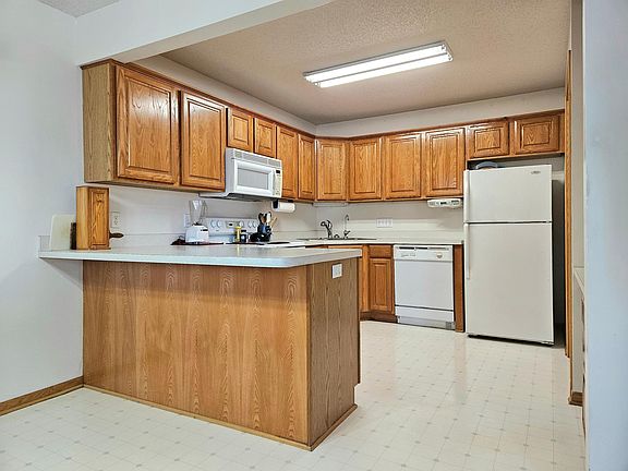 5th image of 19204 Freeport Ct NW #1