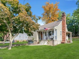 17 Dietrich Ln, North Haledon, NJ 07508