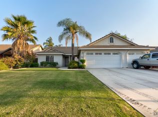 9815 Iroquois Ln, Bakersfield, CA 93312