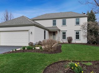 978 Holly Cir, Lake Zurich, IL 60047