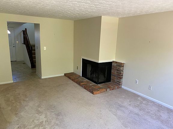 3rd image of 888 Woodlyn Dr S