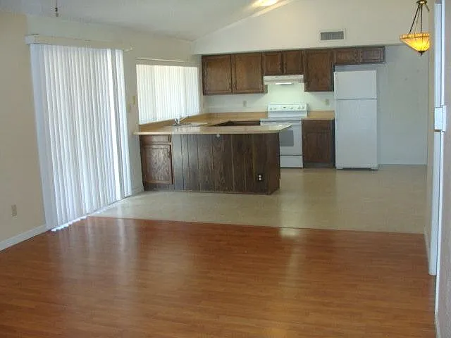 3 bed, 1556 sqft, $2,150 — Photo 3
