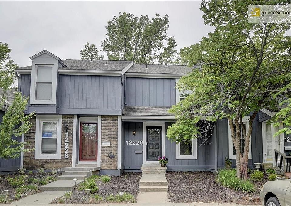 Darling curb appeal w/ 2 parking spots right in front