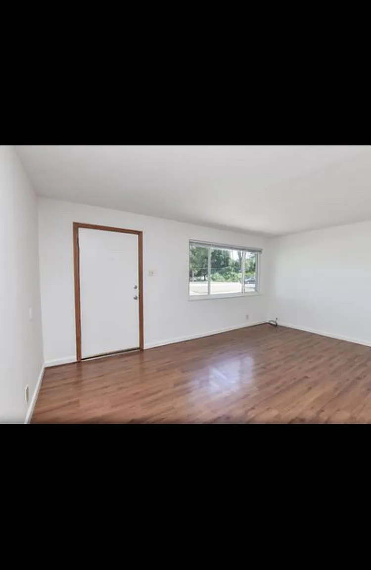 2 bed, 843 sqft, $1,300 — Photo 4