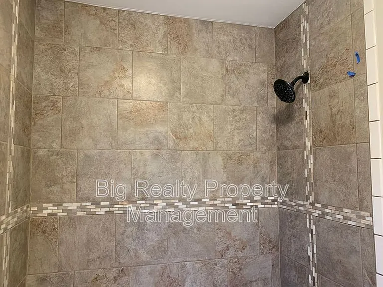 457 Walnut St — Photo 12
