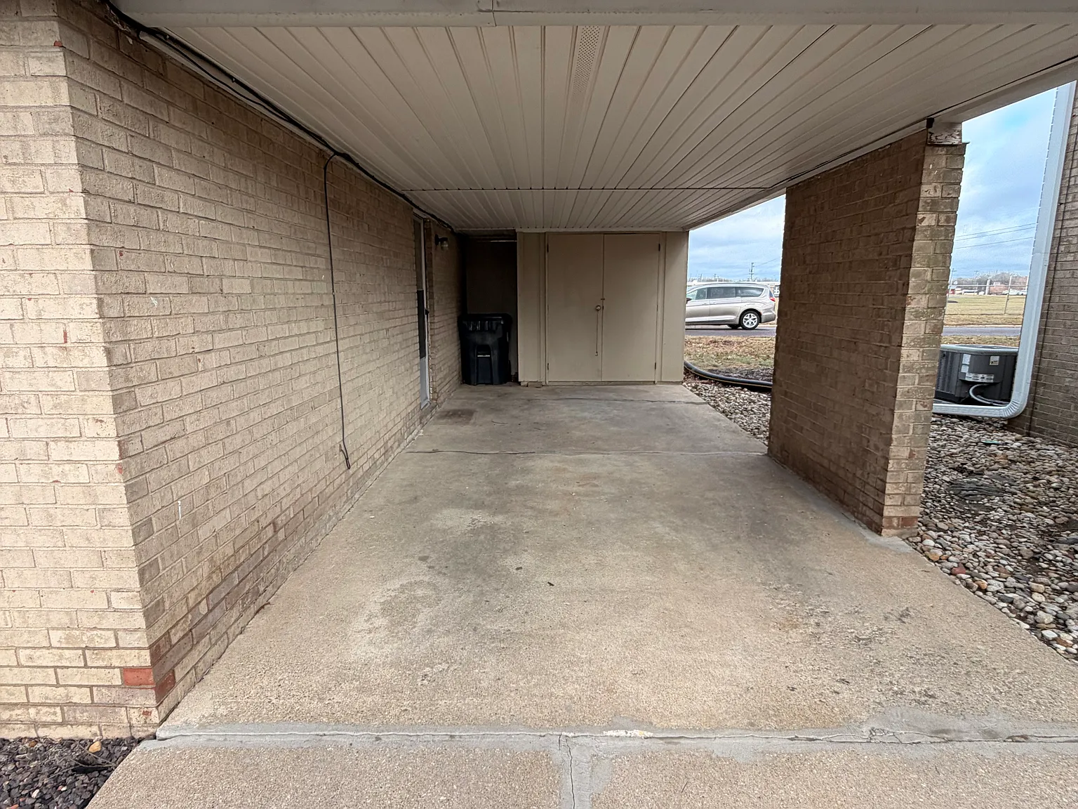 3 bed, 1300 sqft, $1,400 — Photo 2