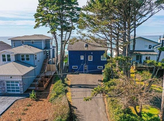 4th image of 4567 SW Beach Ave