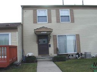 28301 Raleigh Crescent Dr, New Baltimore, MI 48047