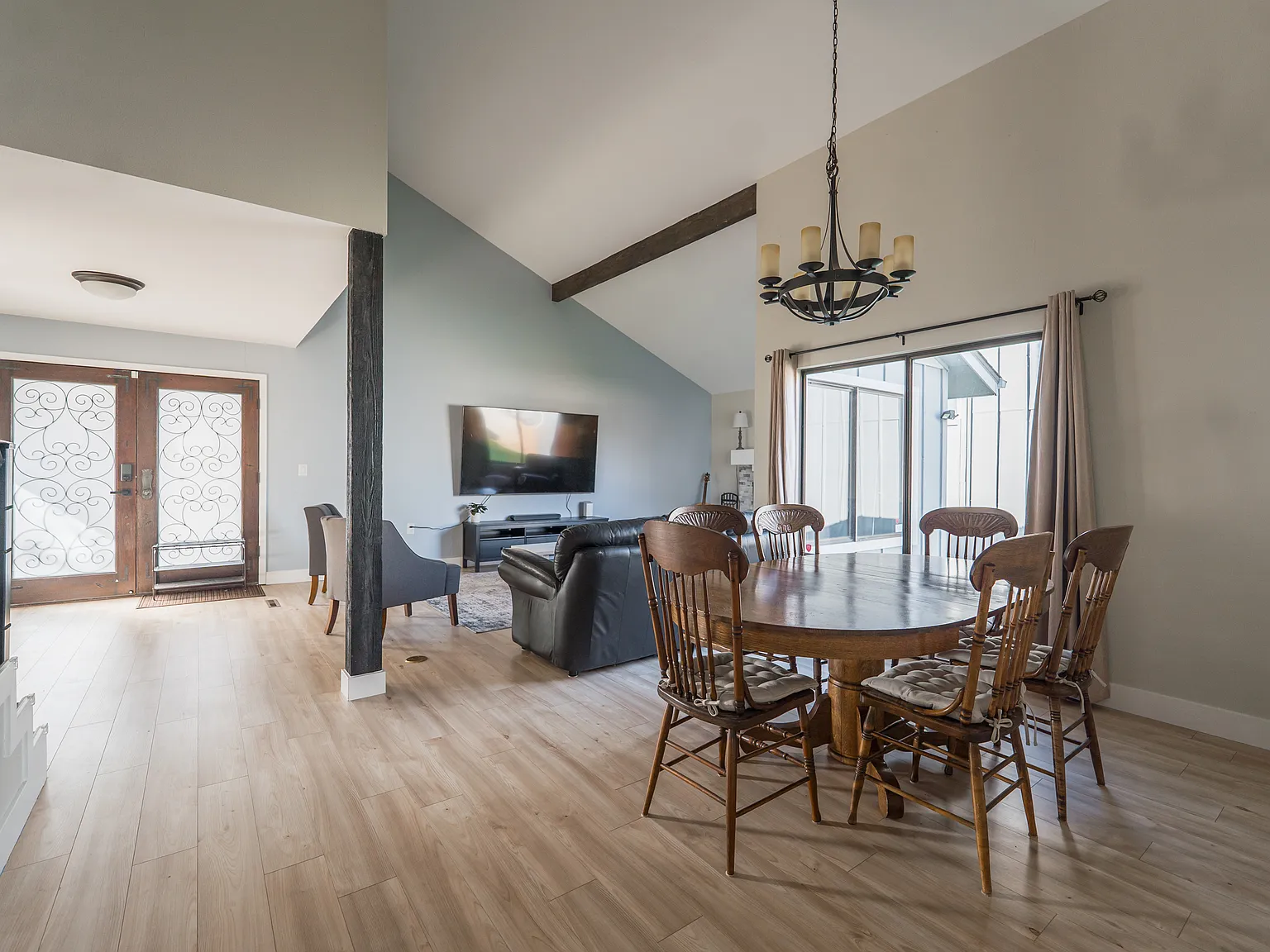 4 bed, 2490 sqft, $3,750 — Photo 4