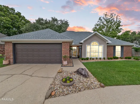 111 Doncaster Cir, Youngsville, LA 70592