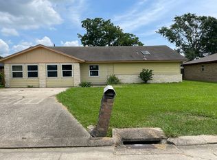 2240 Friar Tuck Ln, Groves, TX 77619