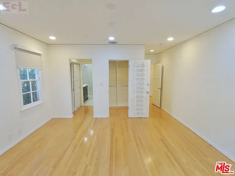 10749 Wellworth Ave — Photo 14