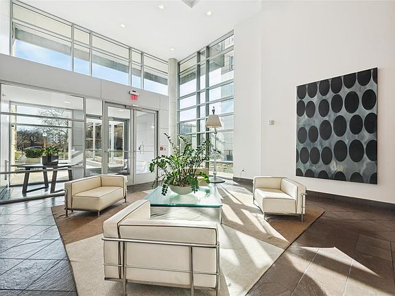 3rd image of 4545 Lindell Blvd APT 12