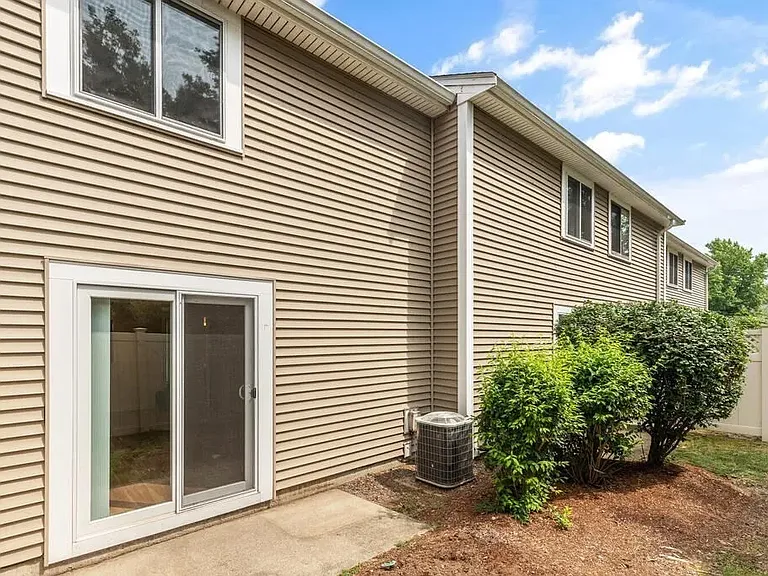 10 Silver Hill Ln — Photo 5