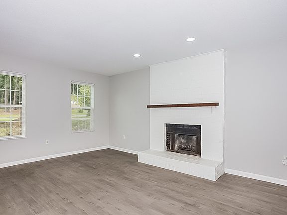 4th image of 4081 Melrose Dr