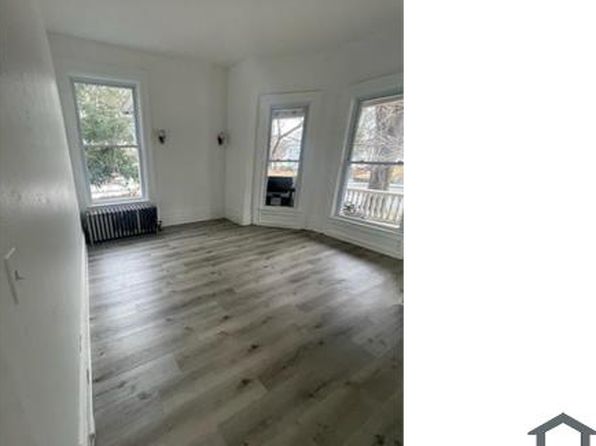 1403 Main St #2F