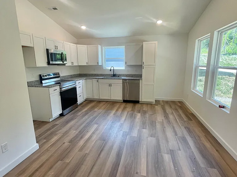 4624 Freund St SW — Photo 3