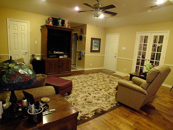 5th image of 303 El Paseo St