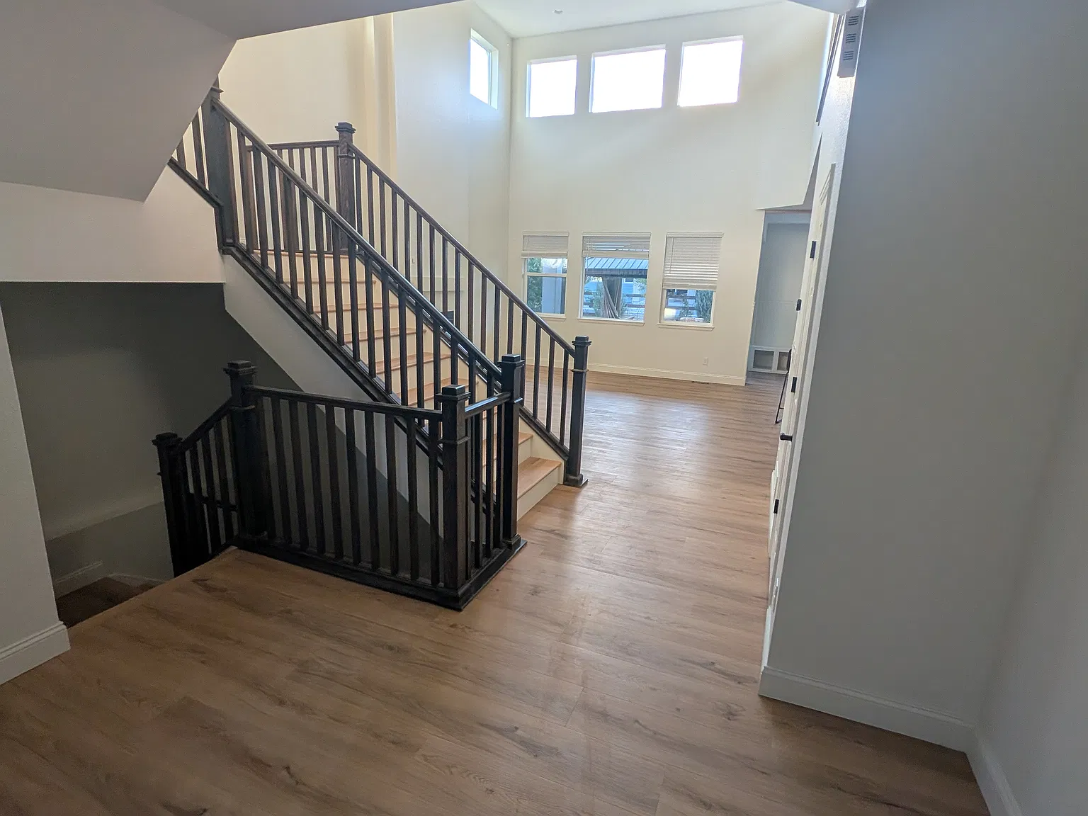 4 bed, 3.5 bath, 2981 sqft, $3,300 — Photo 2