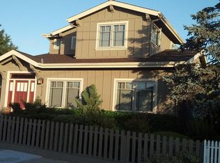512 9th St, Pacific Grove, CA 93950
