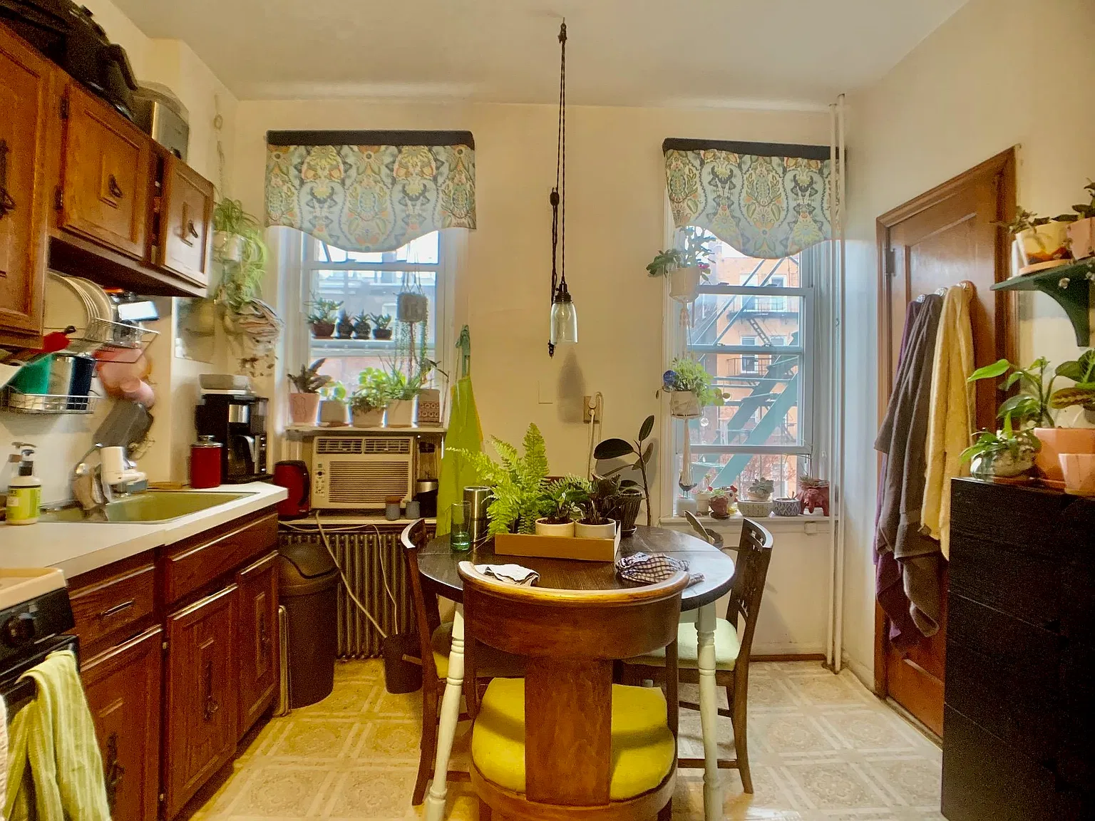 1 bed, 1.0 bath, $2,500 — Photo 2