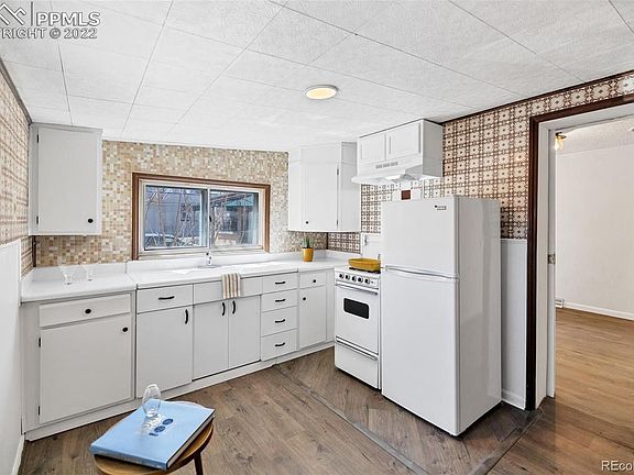 3rd image of 824 Elm St Unit B
