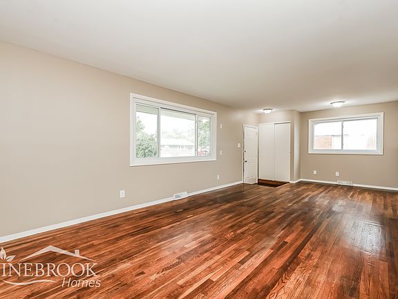 4th image of 231 Whispering Dr