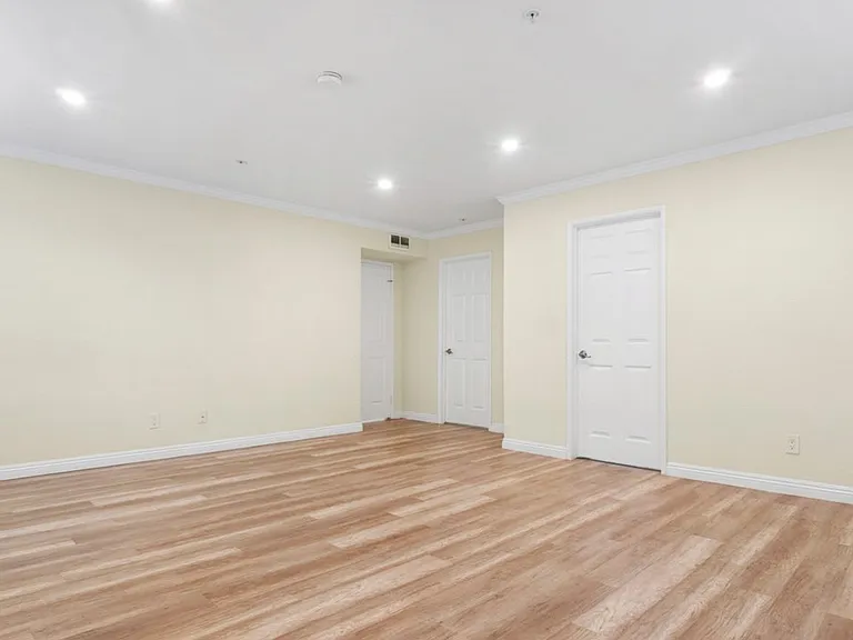 420 Riverdale Dr #11 — Photo 6