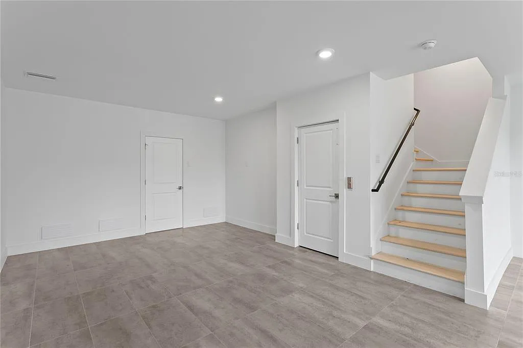 4 bed, 3.0 bath, 3041 sqft, $10,000 — Photo 4