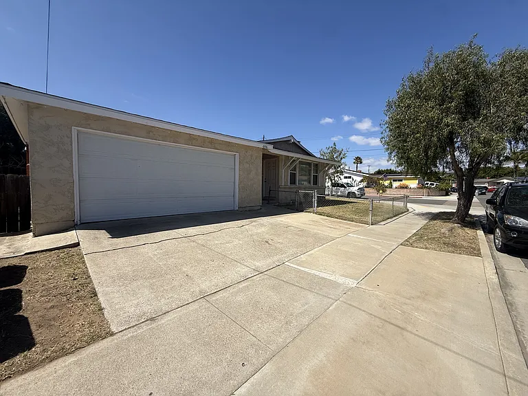6576 Alcala Knolls Dr — Photo 2