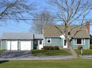 6 Spruce Ave, Middletown, RI 02842