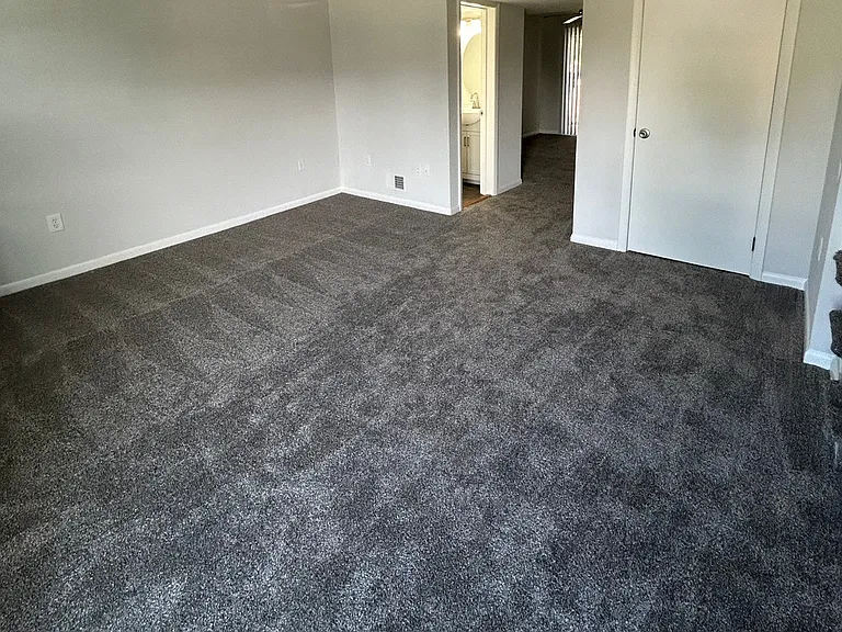 Longview — Photo 252