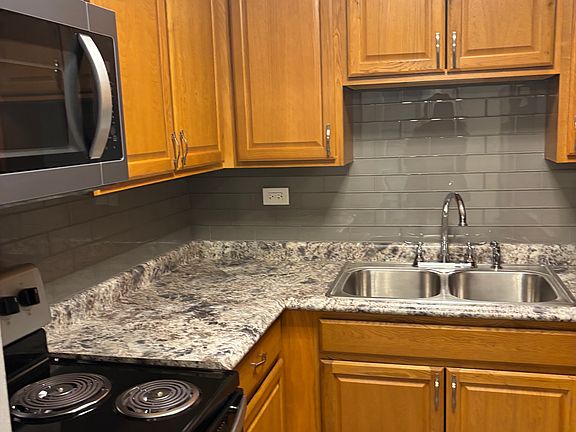2nd image of 528 Des Plaines Ave #1B