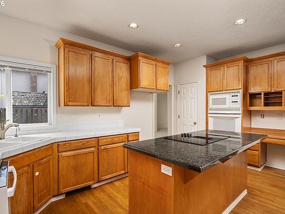 4th image of 16775 SW Springwater Ln