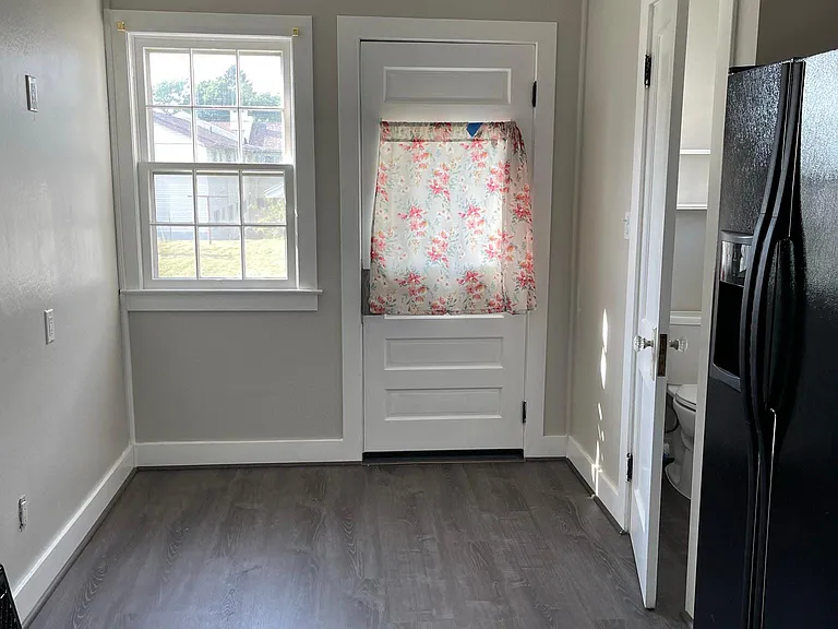 234 E Walnut St — Photo 12