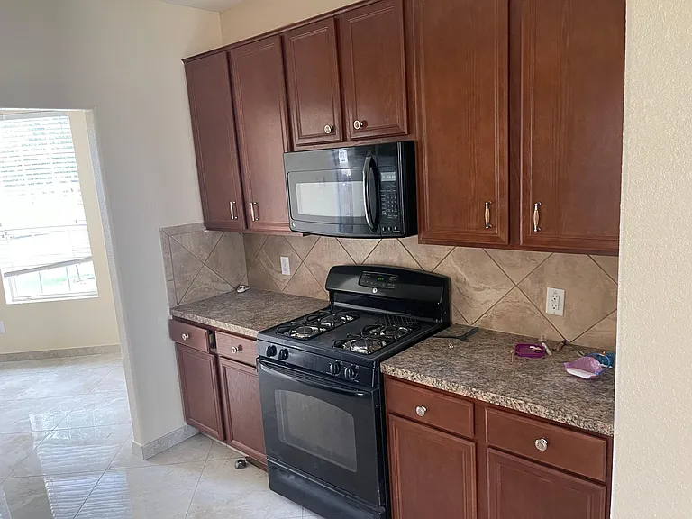 2810 Hazelwood Dr — Photo 10