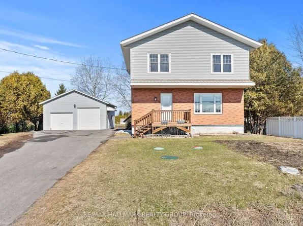 2431 Dunning Rd, Ottawa, ON K4C 1L8