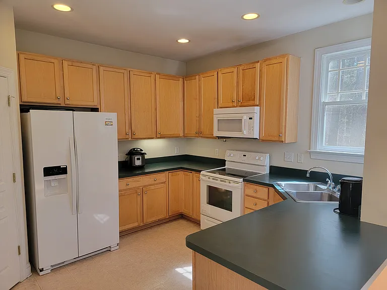 318 Charleston Ln — Photo 4