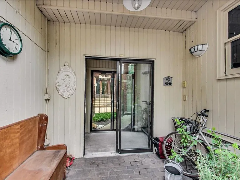 940 W Cuyler Ave #G — Photo 13