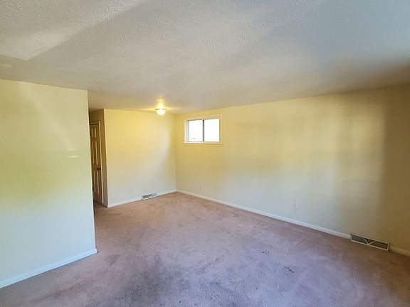 2nd image of 2870 N Bremen St