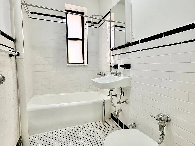 26-80 30th St #2A — Photo 6